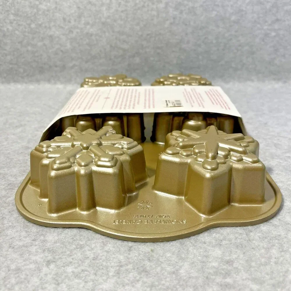 Williams Sonoma Nordicware Snowflake Cakelet Pan NEW 6 Mini Cakes Frozen Cupcake